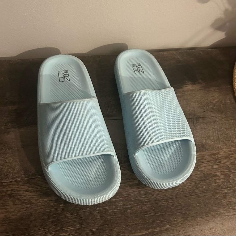 No Boundaries women's waterproof sandals, size 8, blue